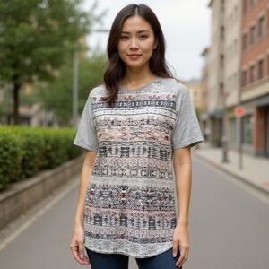 Women's Patterned Gray and Pink Top w/ 🦋 embroidery